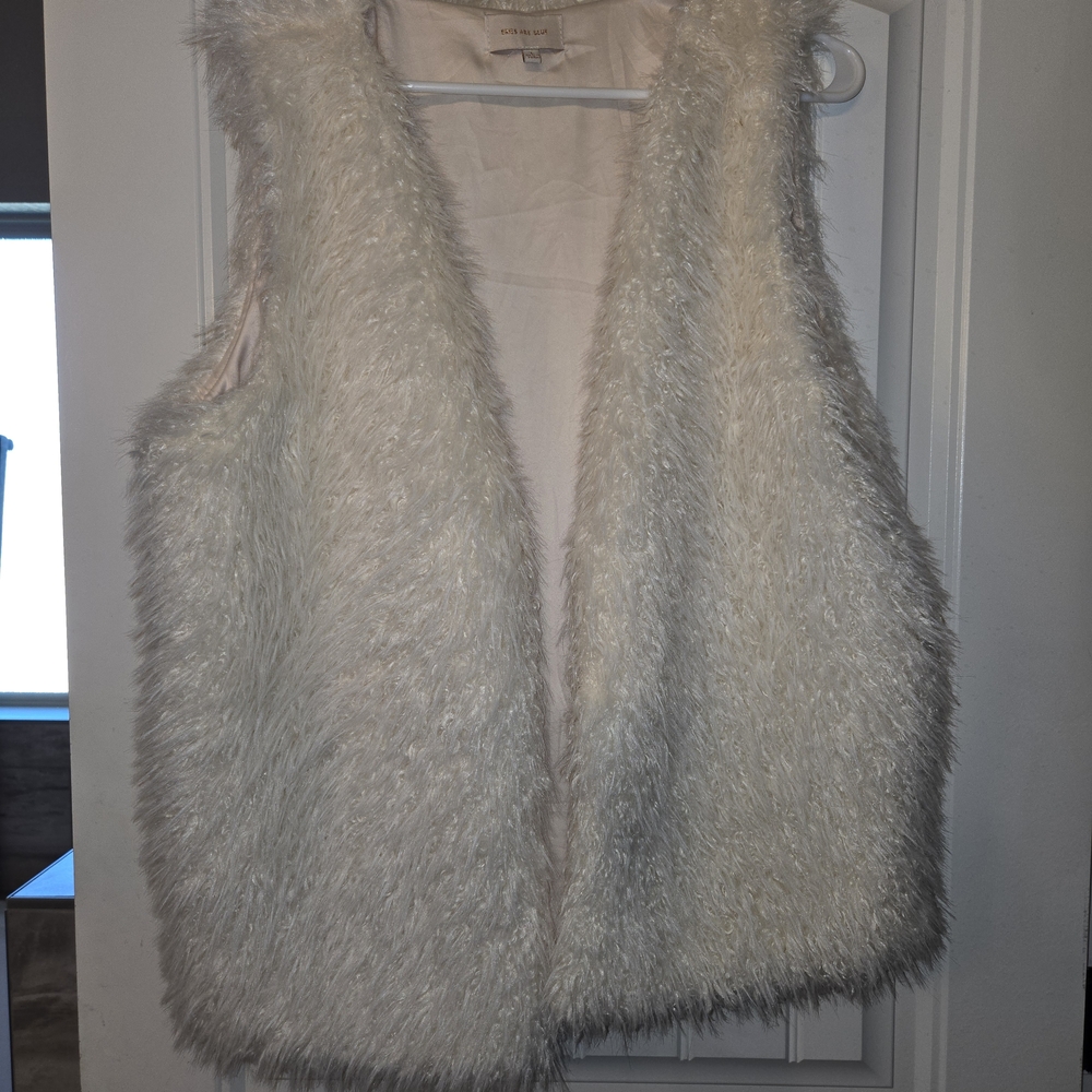 Skies Are Blue Faux Fur Vest in Cream